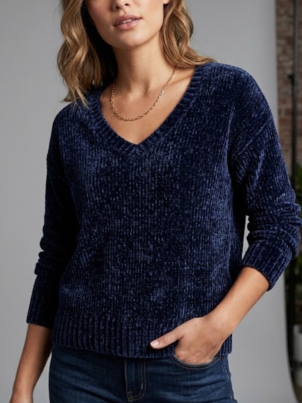 GAP Plush V-Neck Chenille Sweater in Navy Blue NWT  PTP 21”